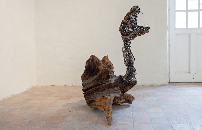 lionel sabatté, chants silencieux #6, 2013 souche meusienne, pièces de 1ct, fer, laiton, vernis, 100 x 80 x 115 cm presse 1 ©s. cuisset