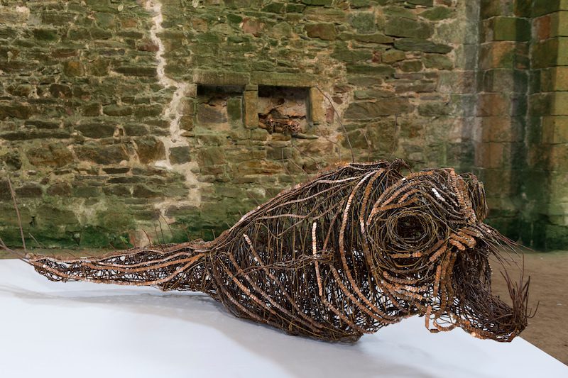 lionel sabatté, le k, 2013 pièces de 1 centime d’euro, fer, étain, laiton, 100 x 325 x 105 cm vue expo abbaye saint jean d'orbestier 2014 © rebecca fanuele